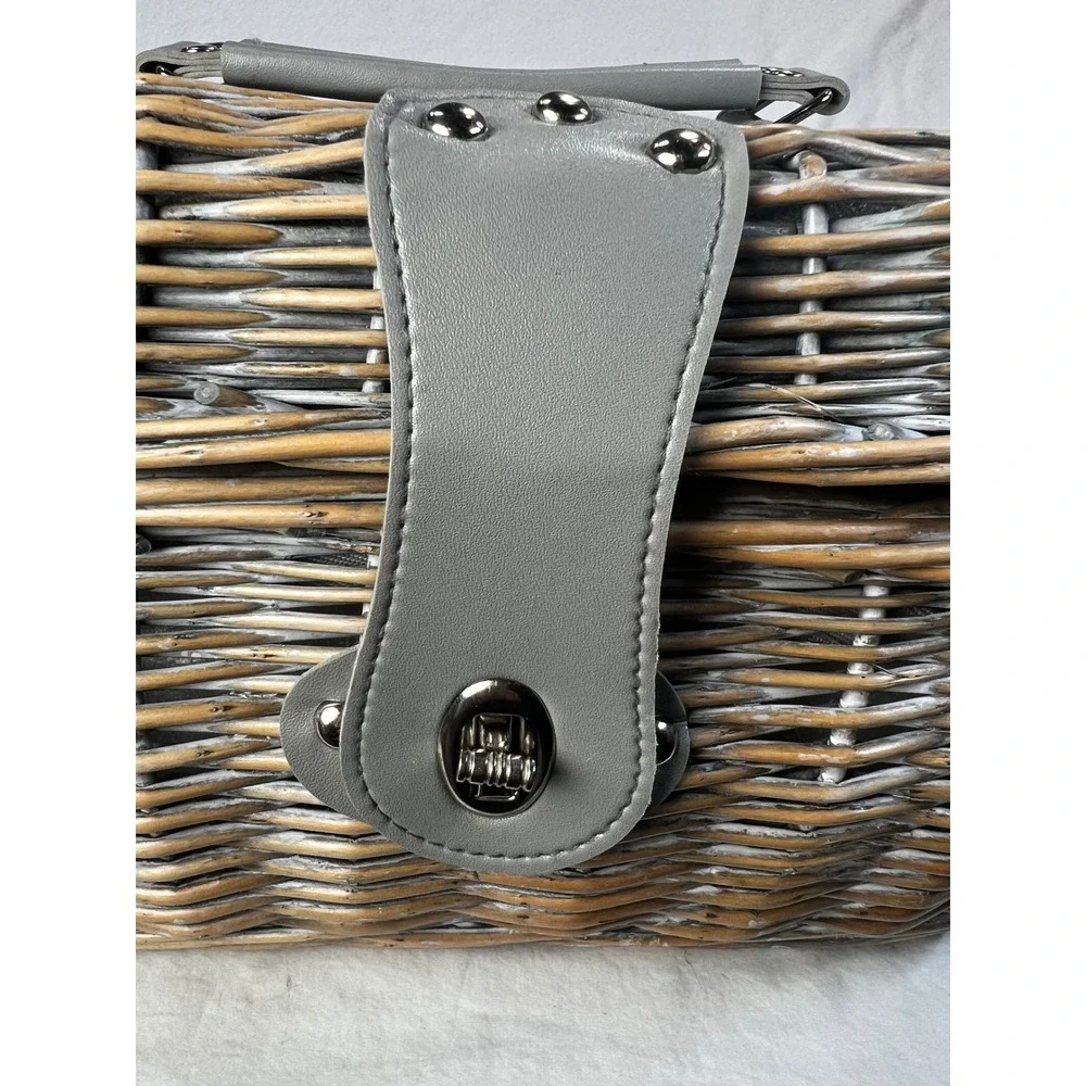 Woven Wicker Picnic Basket Insulated Cooler Grey Wash Blue Stripe Lining Trunk